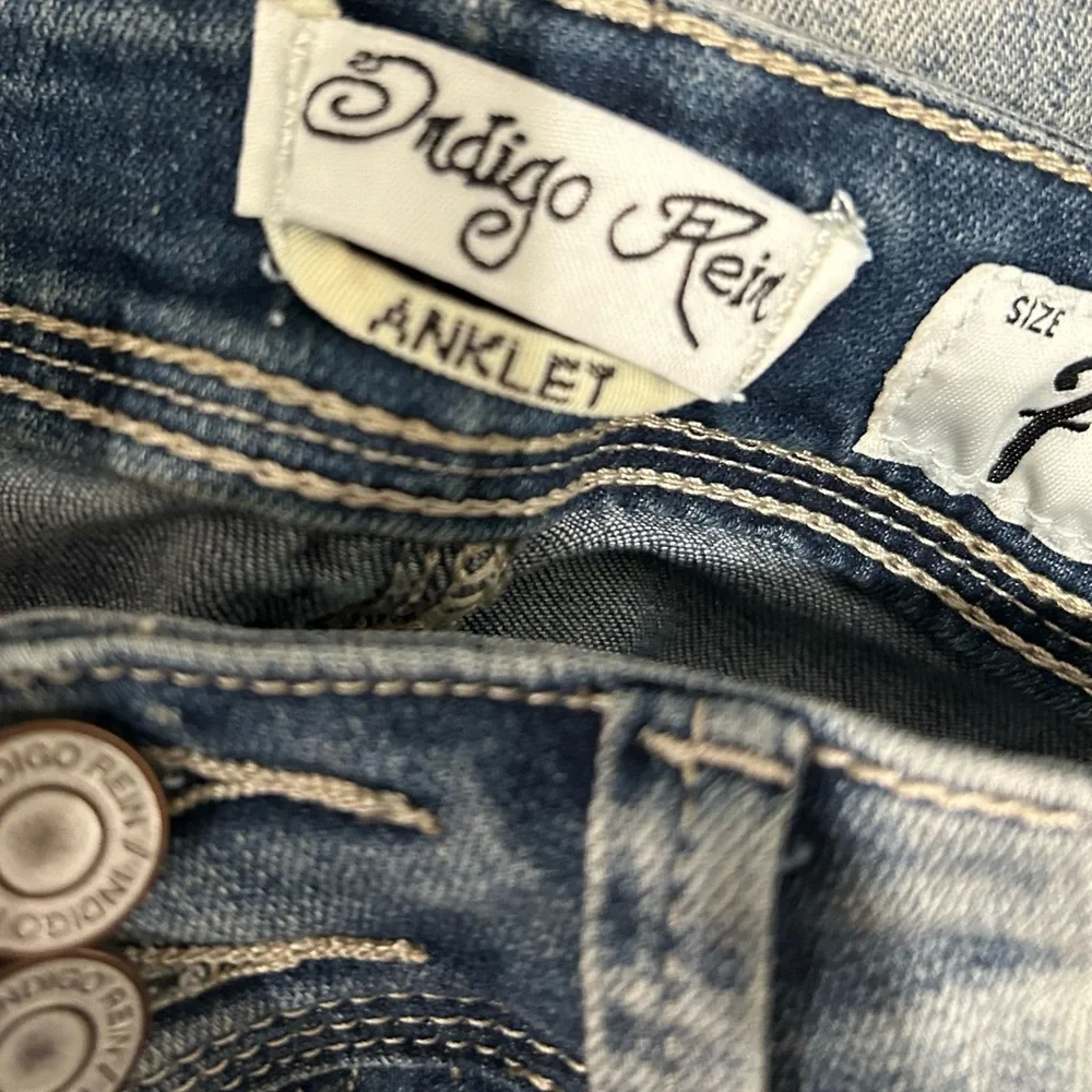 Indigo Rein distressed skinny jeans. Size 7. - Picture 3 of 8